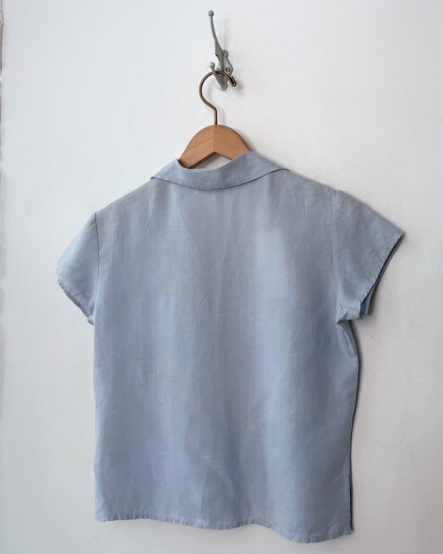 Agnes B. Sleeveless Blouse