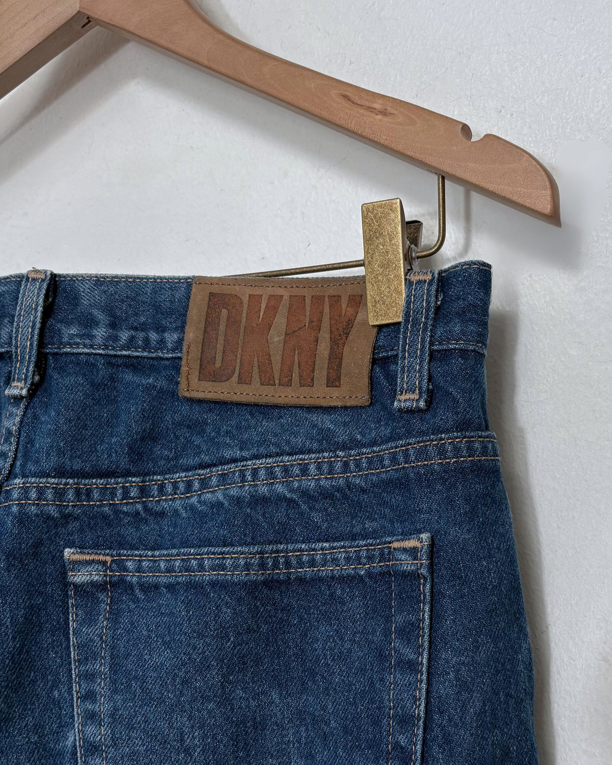 DKNY Denim 31"