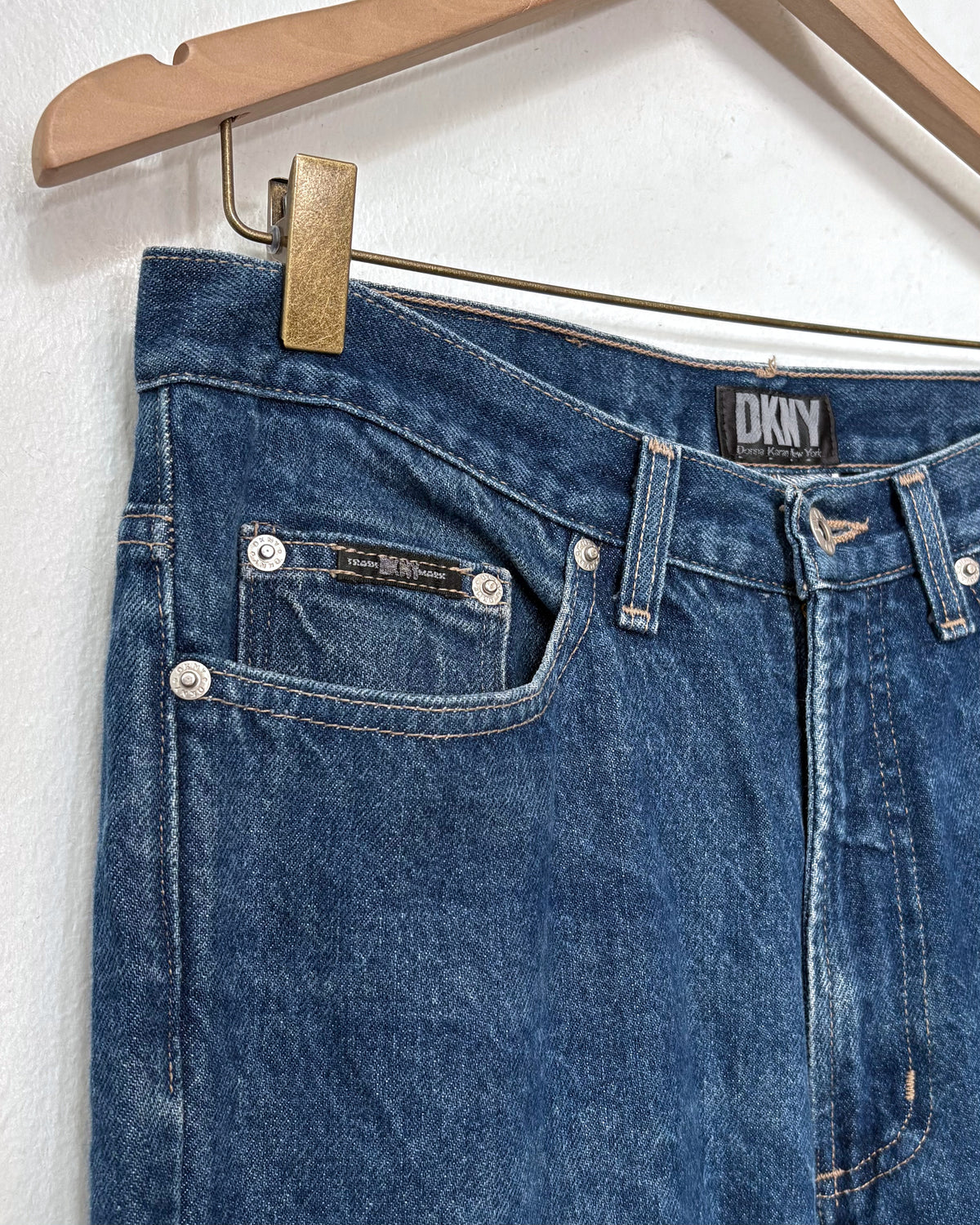 DKNY Denim 31"