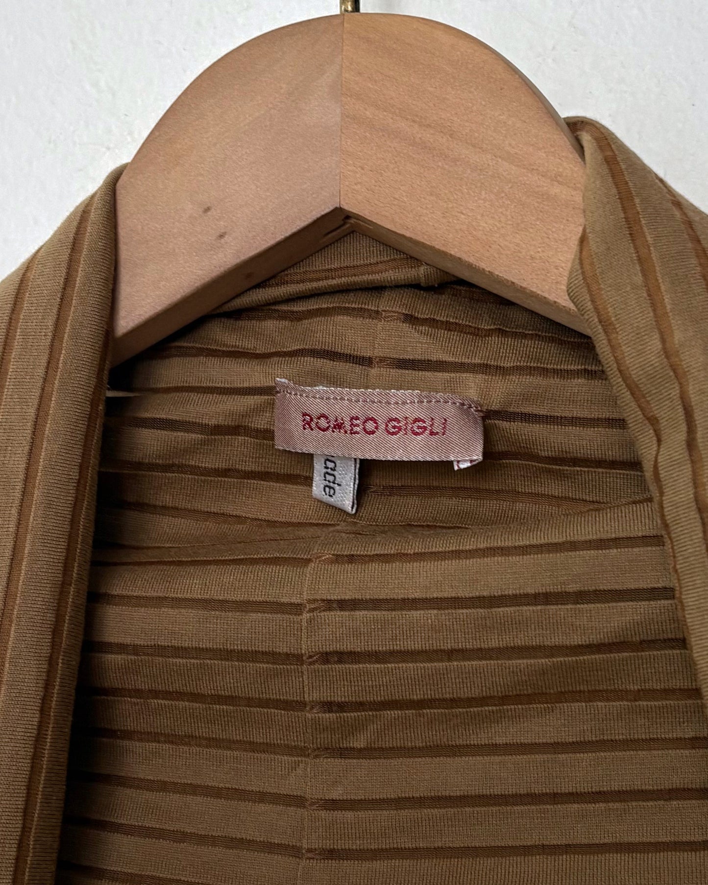 Romeo Gigli Shrug
