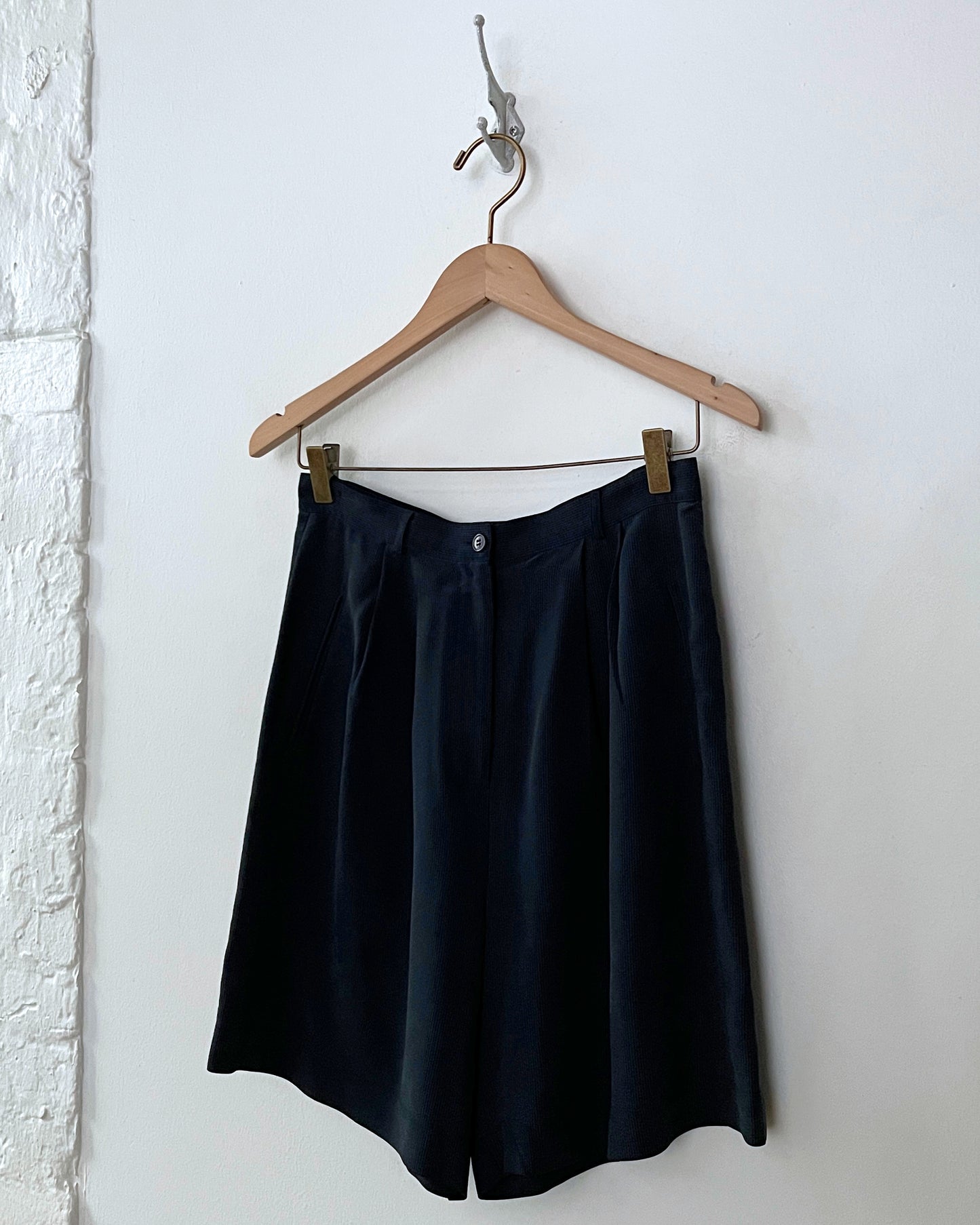 DKNY Shorts 29"