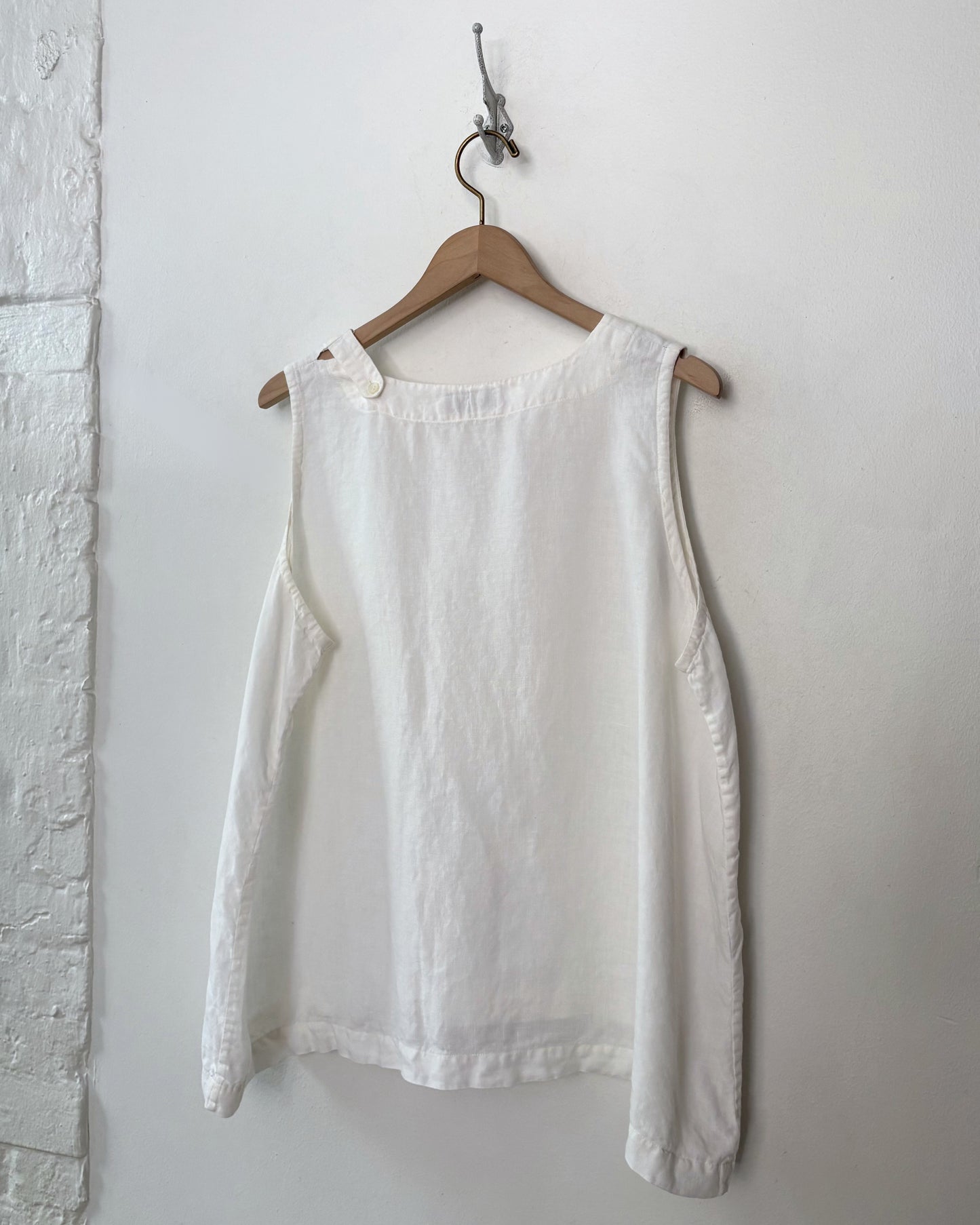 Eskandar Sleeveless Blouse