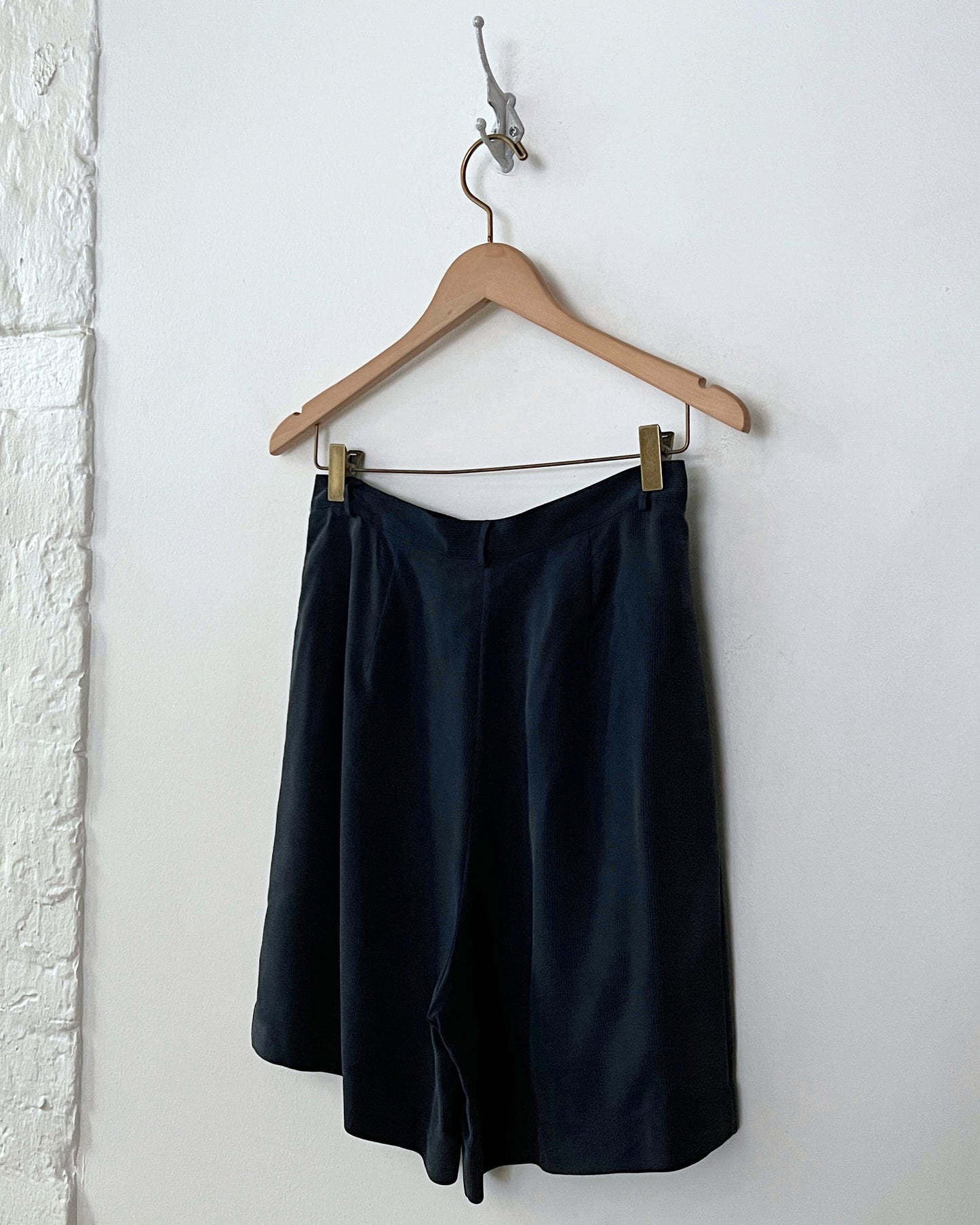 DKNY Shorts 29"